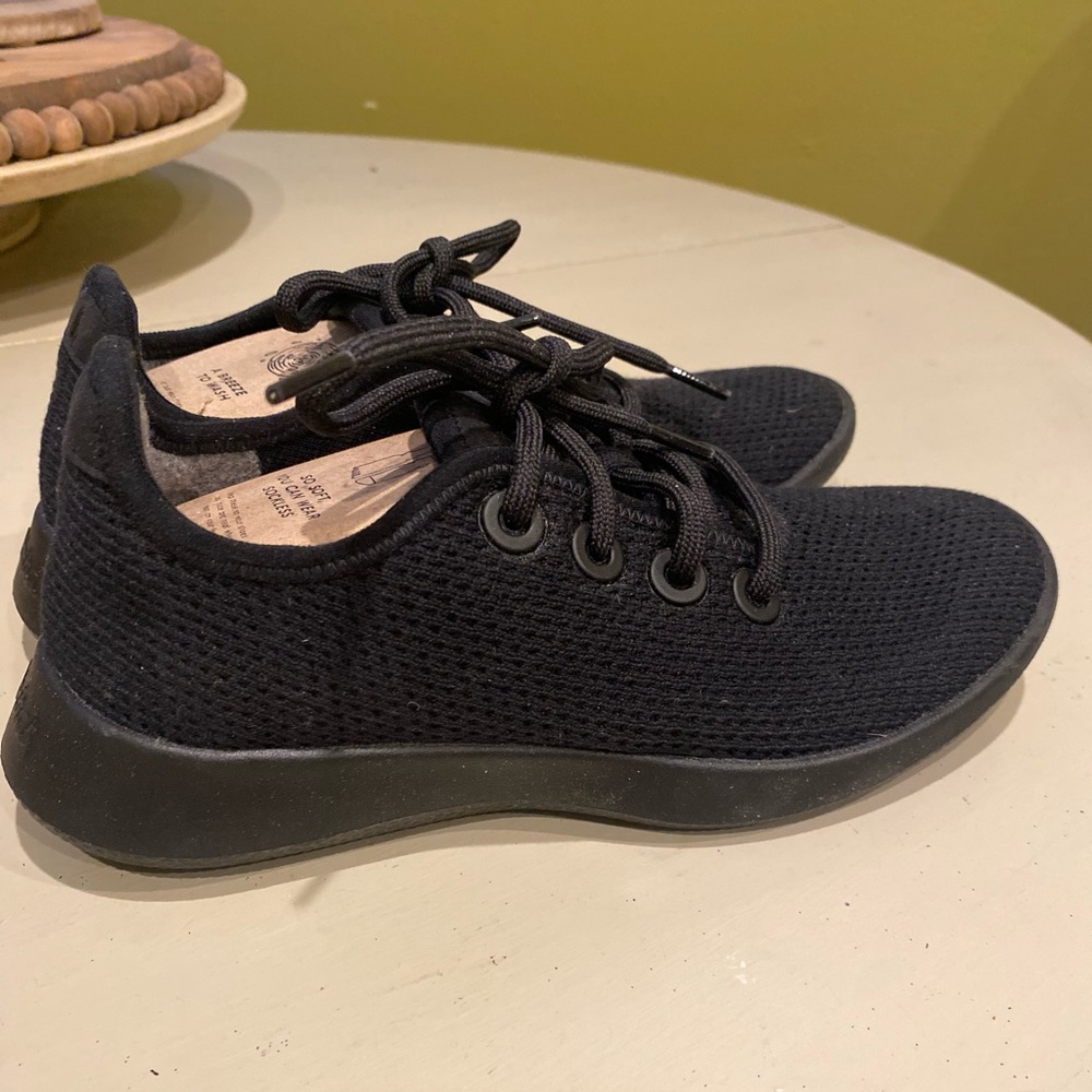 Allbirds NEW women’s sneaker size 6.